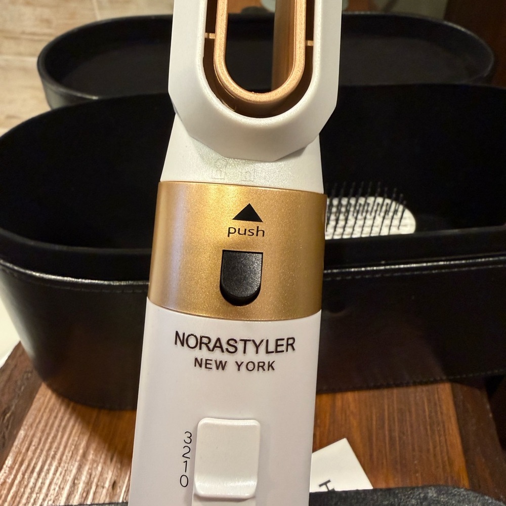BRAND NEW! 5 in 1 NoraStyler with case